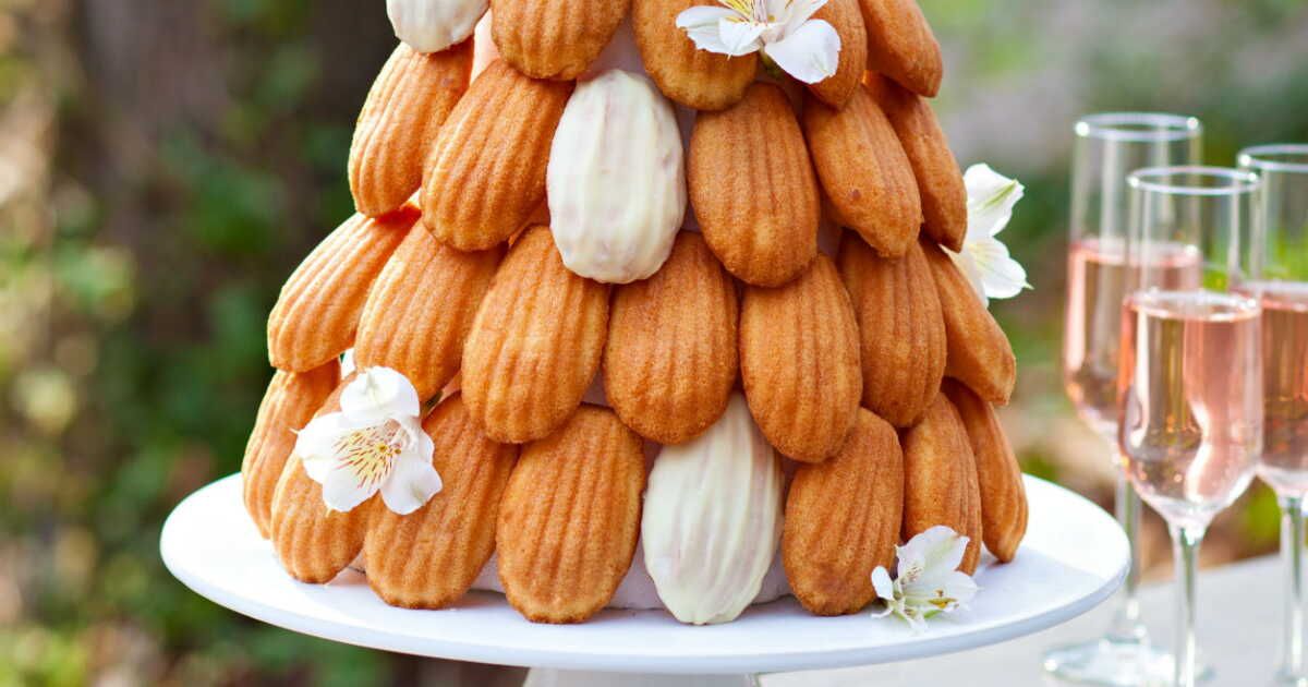 Redécouverte de la pièce montée de madeleines : un goût d'enfance revisité