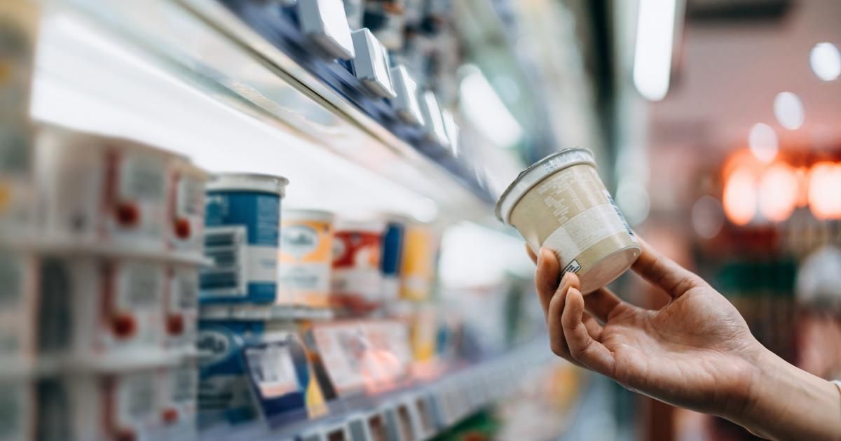 Ce qu'il faut savoir avant de consommer un yaourt périmé