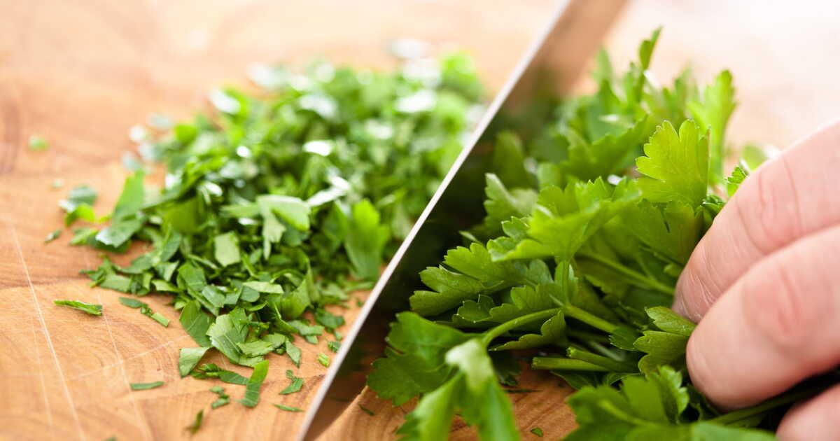 Une méthode surprenante pour garder le persil frais plus longtemps