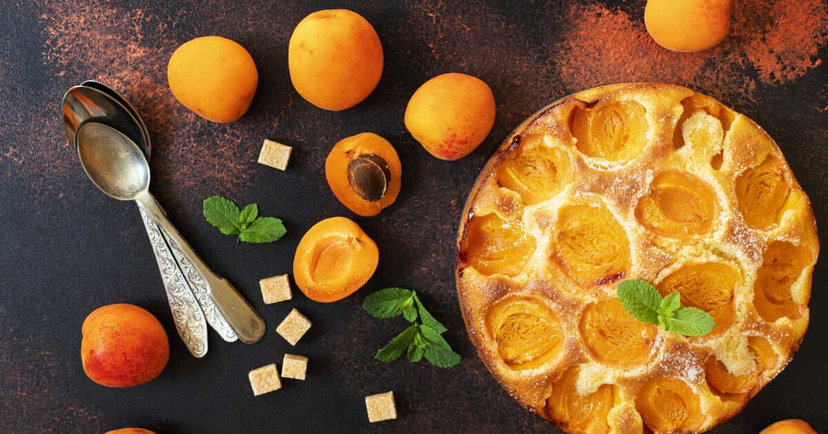 La tarte aux abricots et pistaches de Julie Andrieu : un délice d'été à découvrir