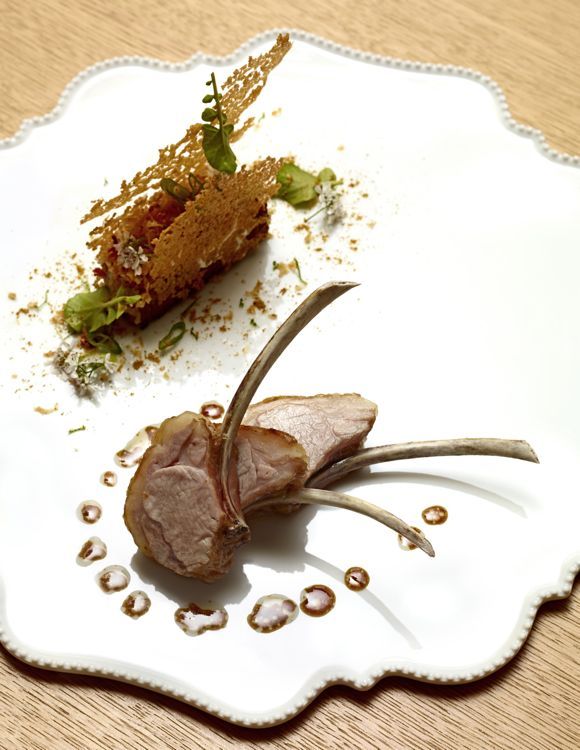 Délicieuses côtes d'agneau biberon du Limousin, semoule moelleuse-croustillante au jus de cuisson