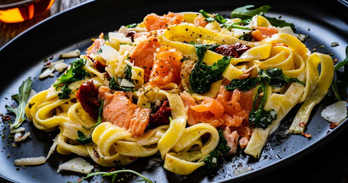 des pâtes au saumon et aux épinards, une recette express irrésistible