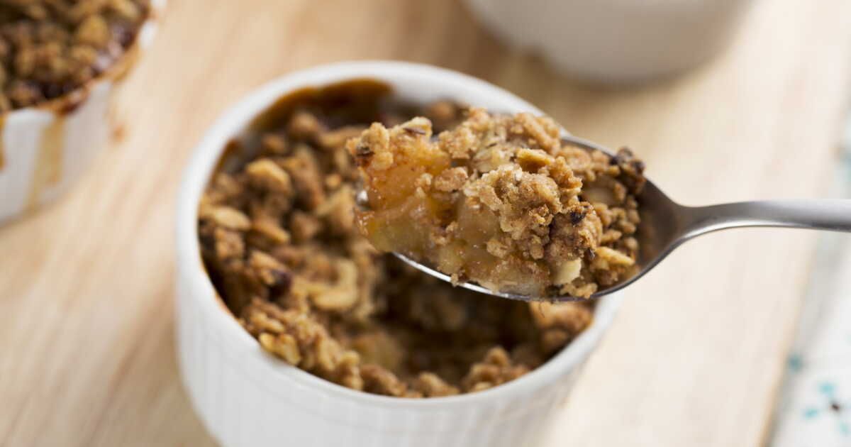 Découvrez la recette incontournable du crumble aux pommes de Cyril Lignac