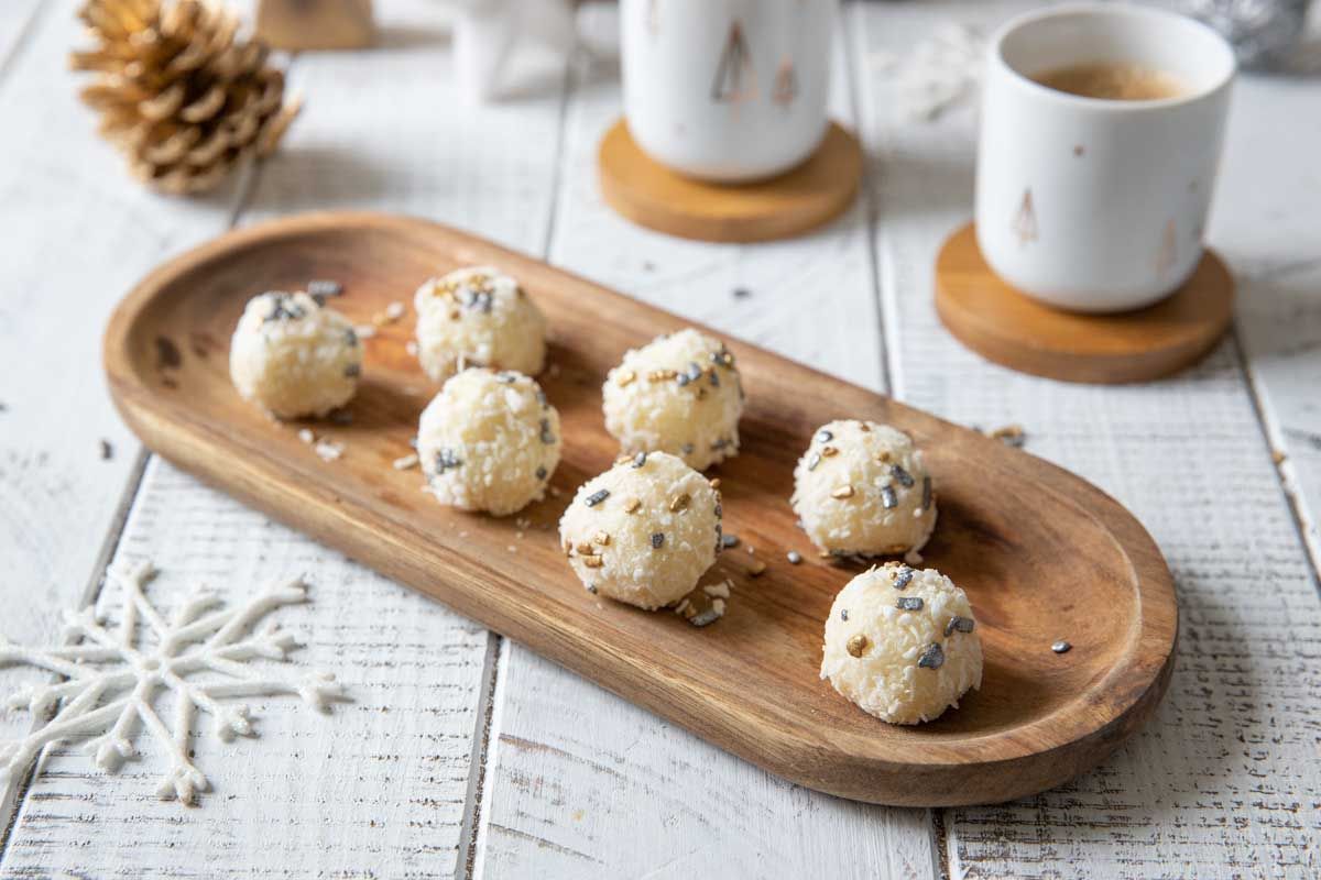Des truffes de Noël au chocolat blanc et à la noix de coco