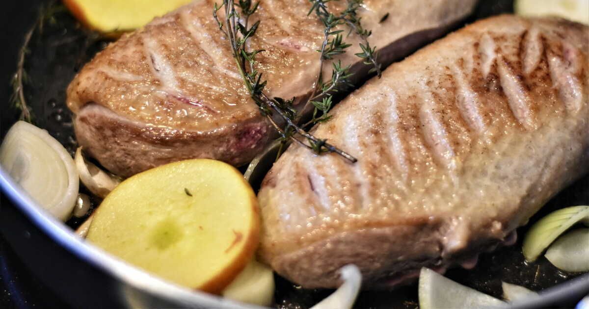 Un régal pour les papilles : magret de canard au poivre vert et gratin dauphinois