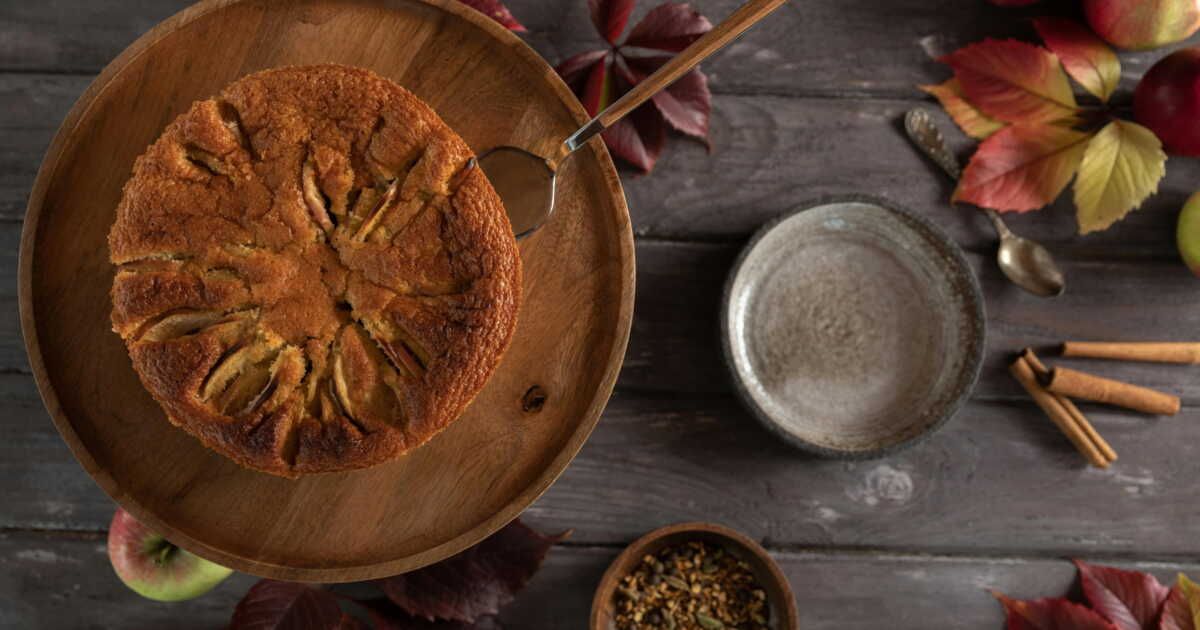 Découvrir le gâteau crémeux aux pommes : la recette végan incontournable de l'automne