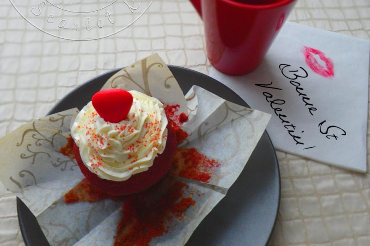 Un cupcake rouge pour célébrer l'amour