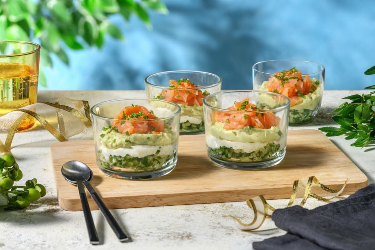 Savourez la fraîcheur : salade de concombre, saumon et fromage frais en verrines