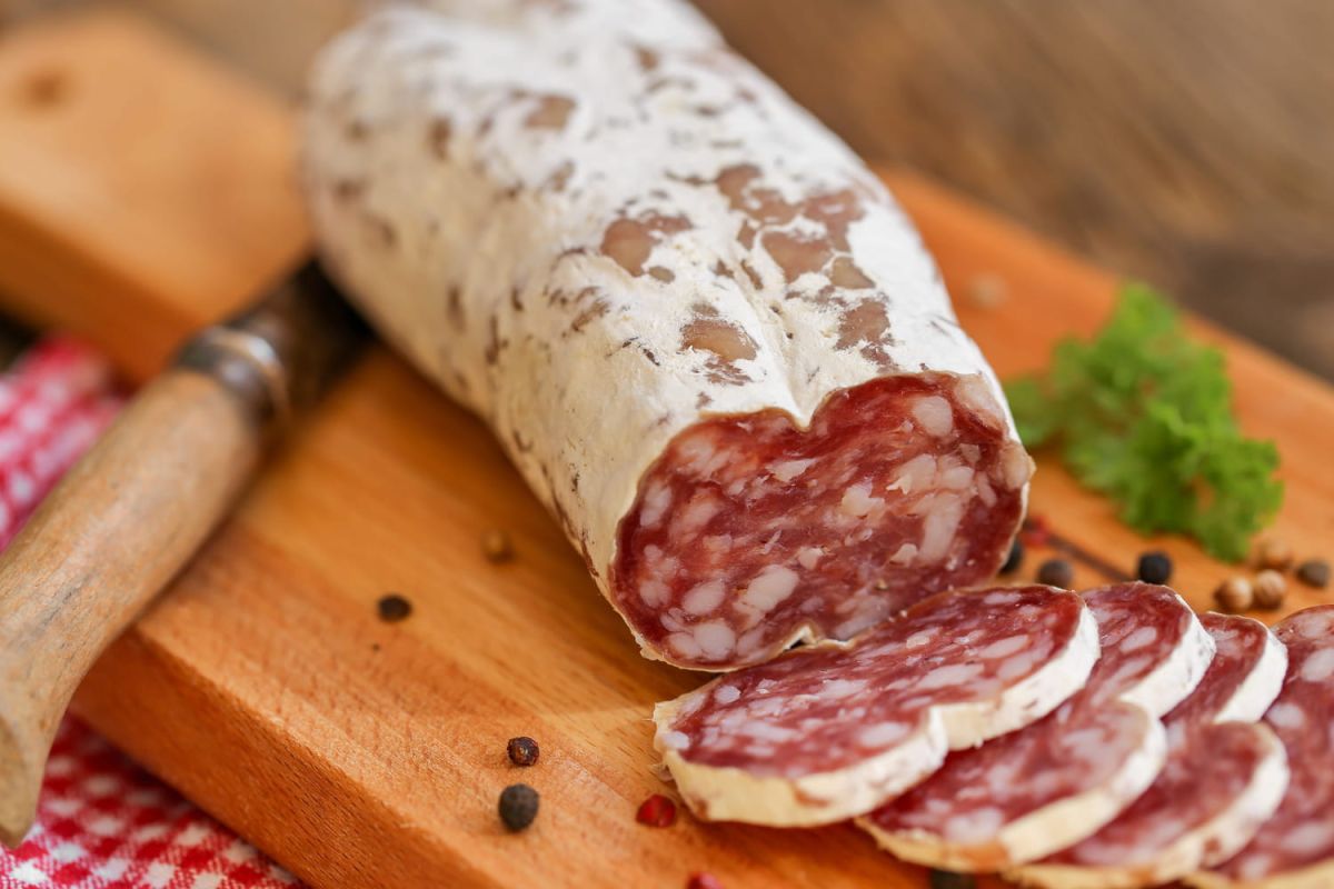 Découvrez l'épaisseur idéale pour une tranche de saucisson parfaite