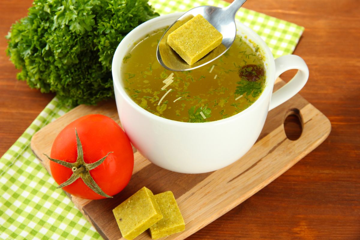 des huiles minérales toxiques pointées dans les bouillons cubes