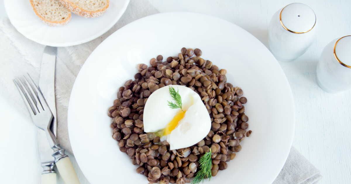 Découvrez la salade de lentilles à la cannelle et œuf mollet de Cyril Lignac