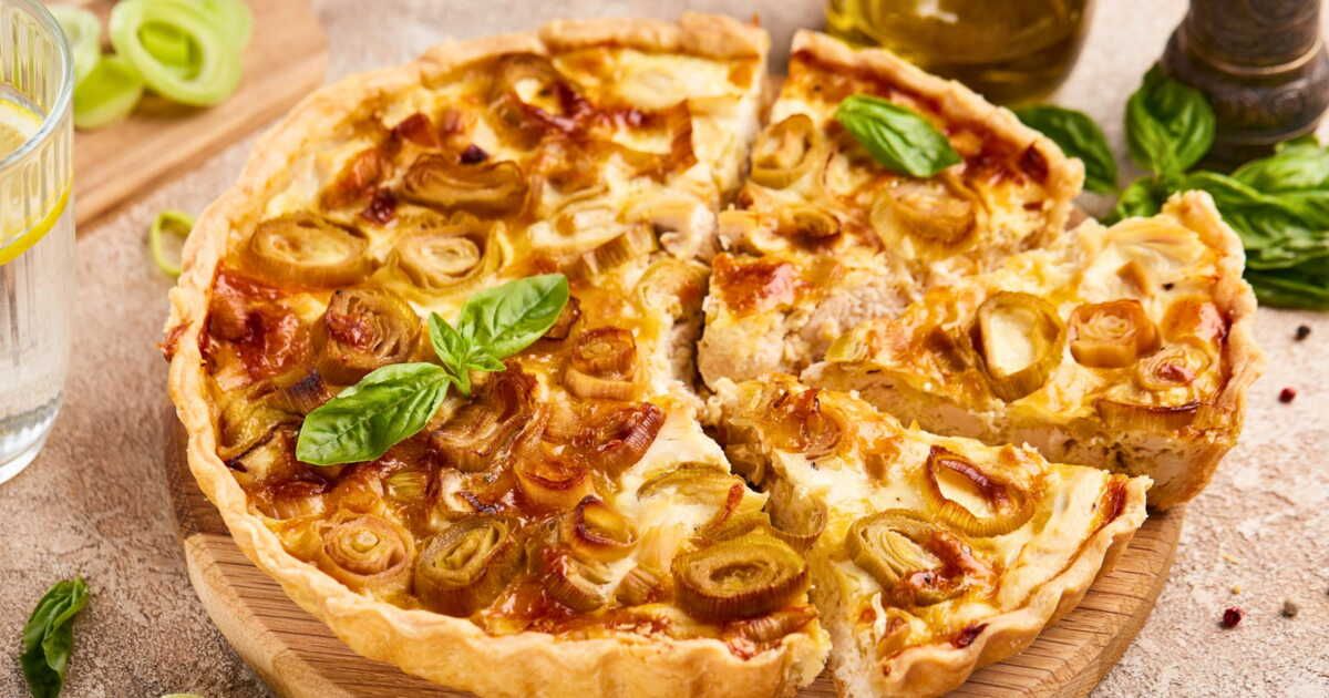 Une quiche aux poireaux et chèvre pour des repas légers et délicieux