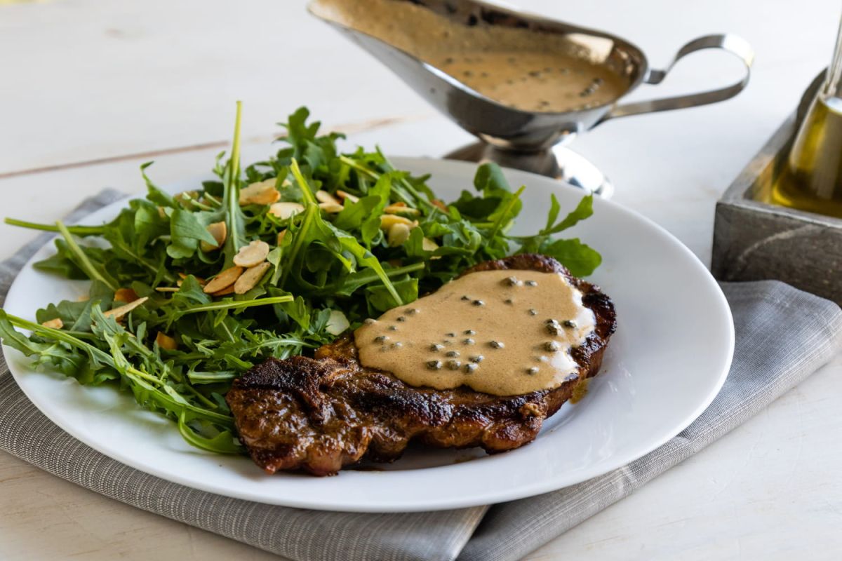 Découvrez la sauce au poivre parfaite par Cyril Lignac