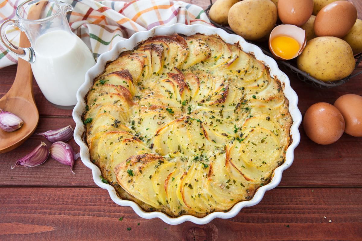 Une tarte fine aux pommes de terre : la recette du chef Julien Duboué à découvrir