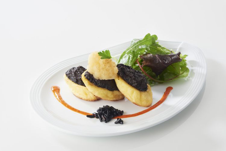 Un délice à la française : quenelles nature Saint Jean grillées au beurre d'olives noires