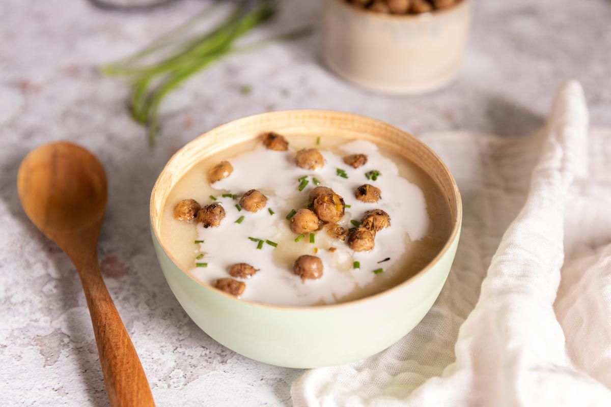 Soupe de chou-fleur et pois chiche grillés