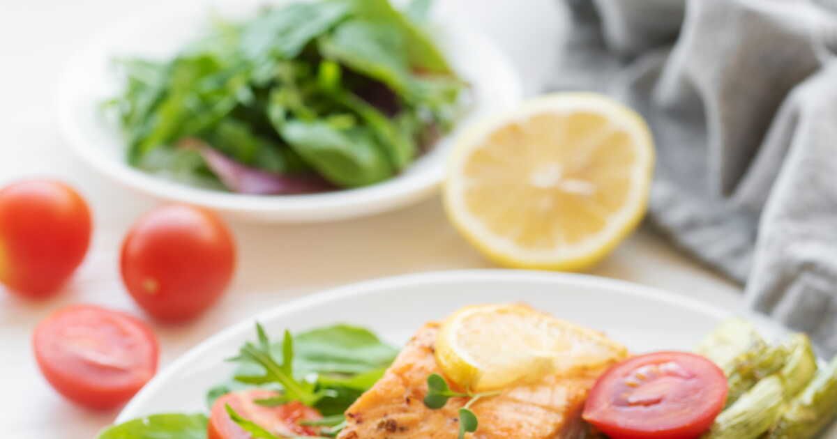 Pavé de saumon et légumes grillés : un délice au four