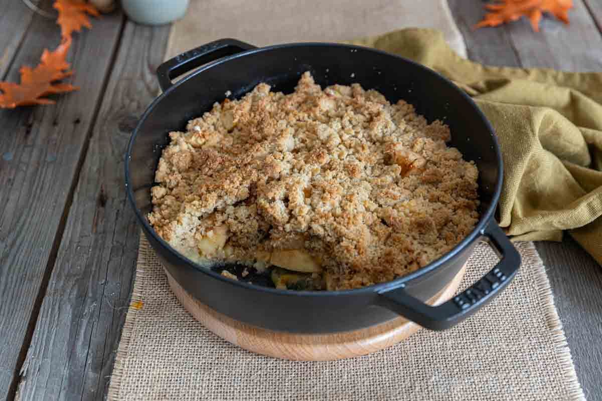 Crumble aux pommes en cocotte