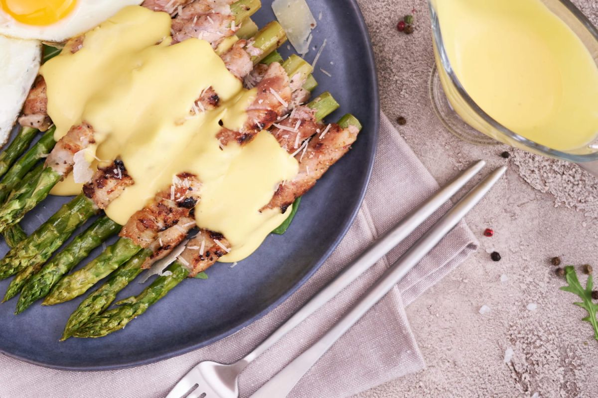 La recette de sauce acidulée pour sublimer les asperges blanches selon Laurent Mariotte