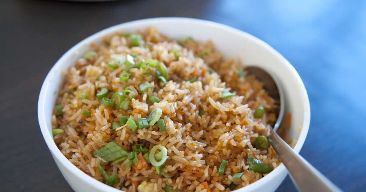 Riz sauté rapide : la recette savoureuse qui réinvente vos restes