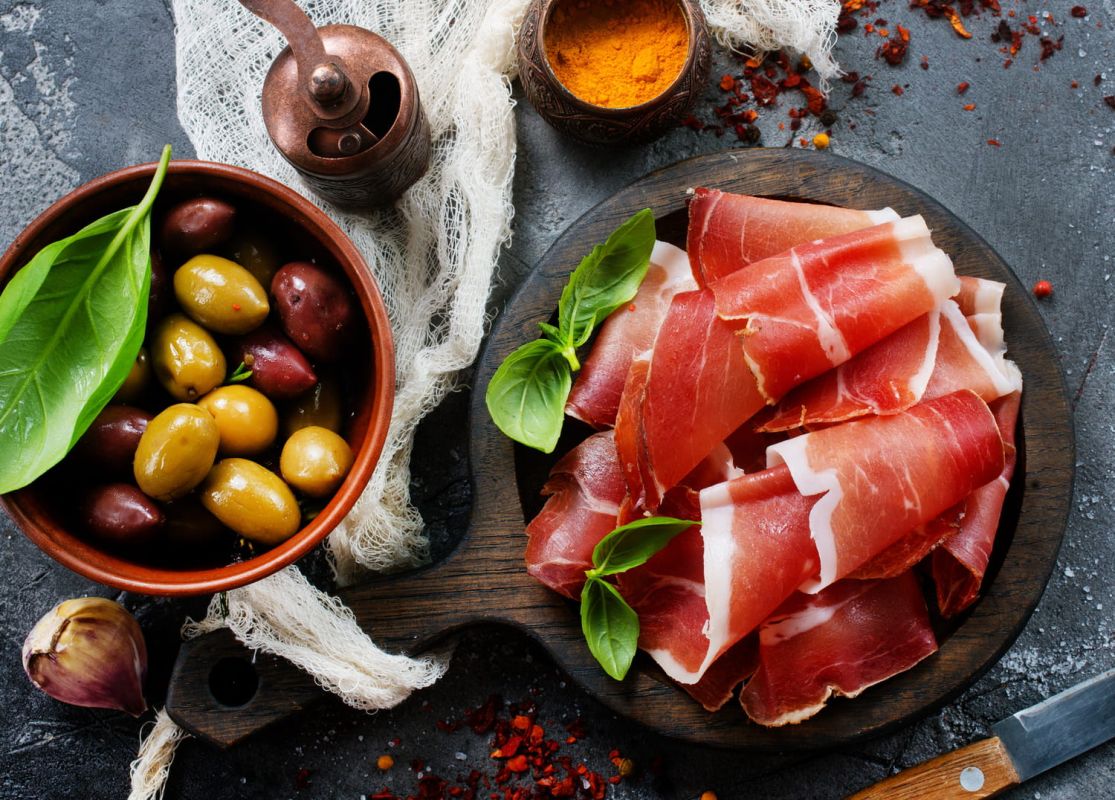 Des idées savoureuses pour sublimer votre jambon cru