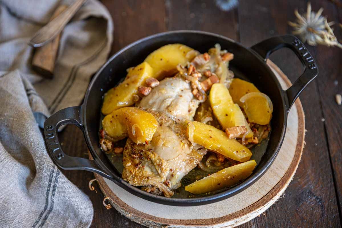 Un délice automnal : cocotte de poulet au cidre et aux pommes