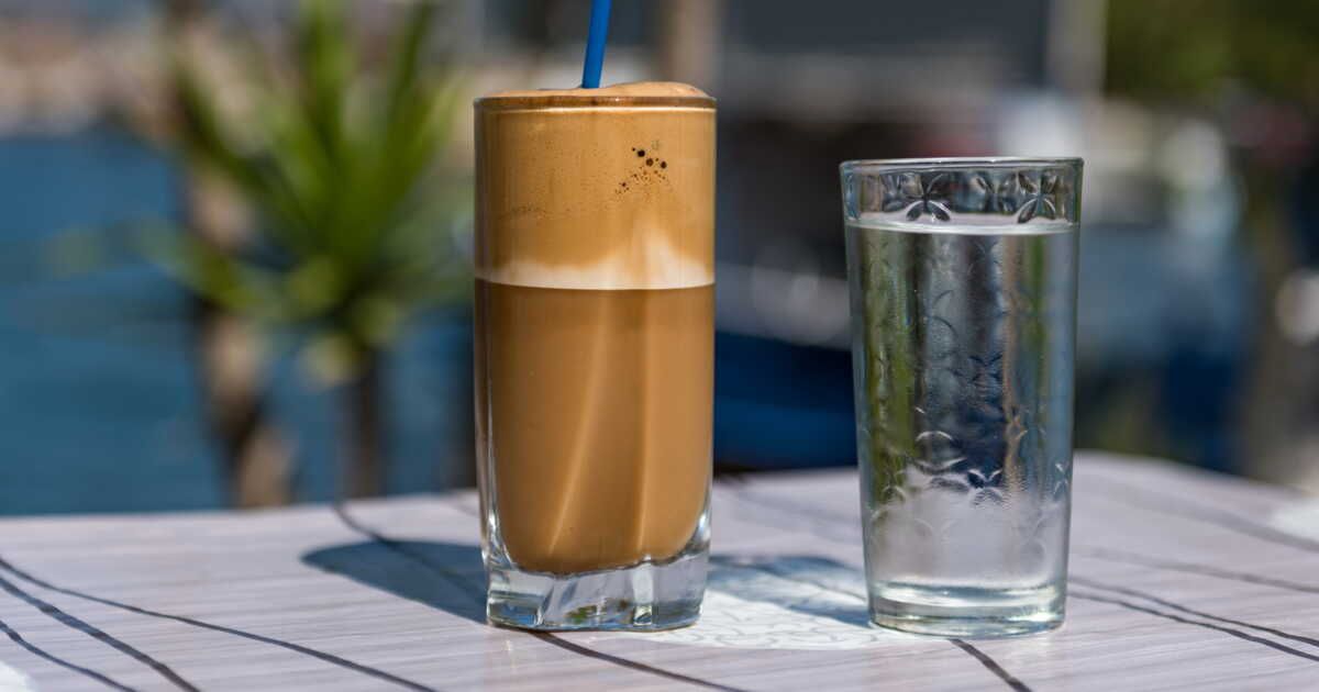 Le café frappé : le secret d'un délice grec à portée de main