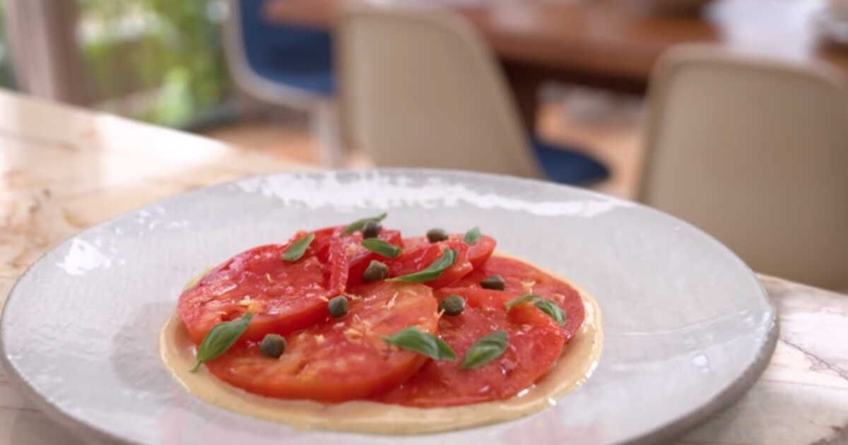 Découvrez la recette rafraîchissante des tomates en salade façon tonnato de Cyril Lignac