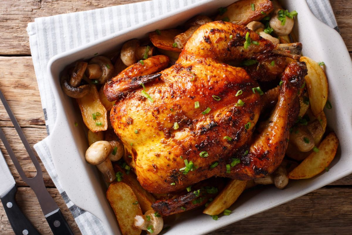 Découvrez la méthode infaillible pour un poulet rôti doré et juteux