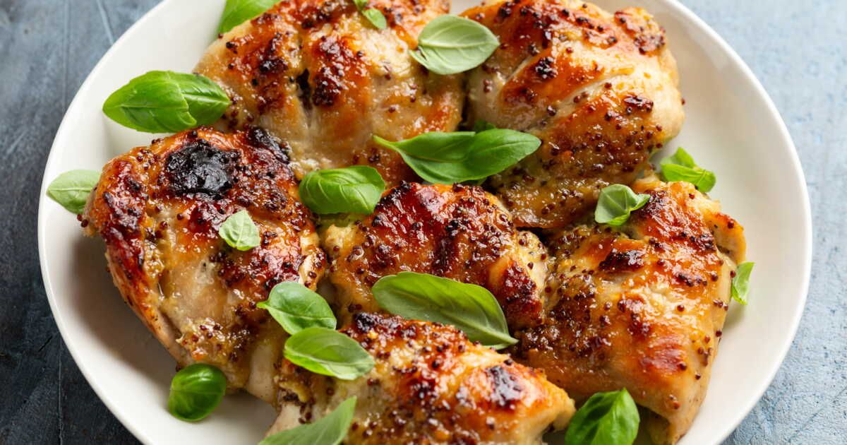 Réinventez votre dîner avec ce poulet mariné à la moutarde au four