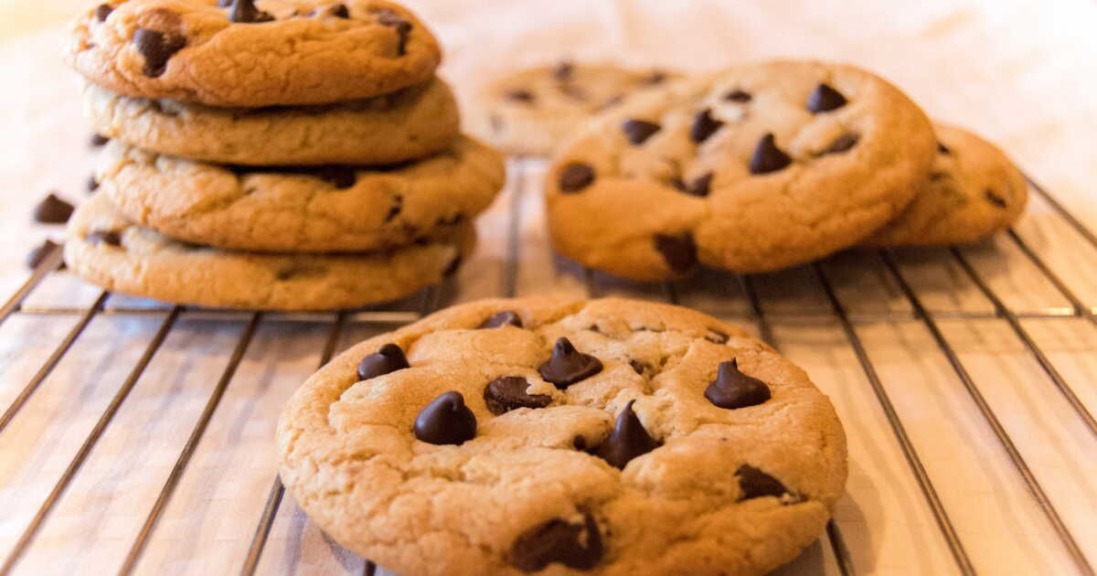 Découvrez l'astuce secrète de Cyril Lignac pour des cookies parfaits