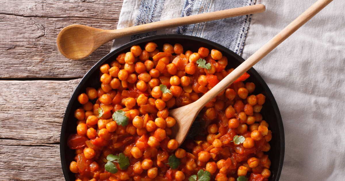Cyril Lignac réinvente le plat de légumineuses avec haricots coco et pois chiches
